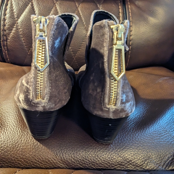 Qupid Light Pink Velvet Ankle Booties Size 7 - Picture 4 of 6